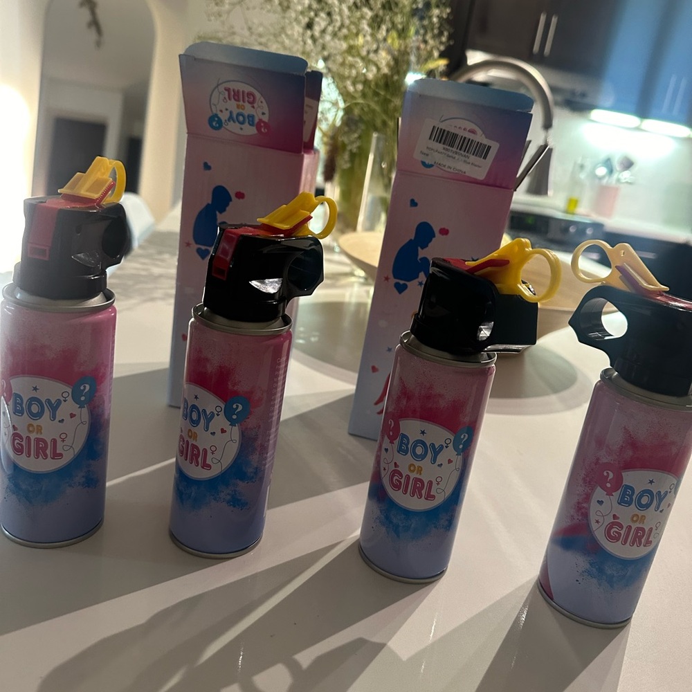 2 Sets of Gender Reveal Smoke (pink and blue in each set)